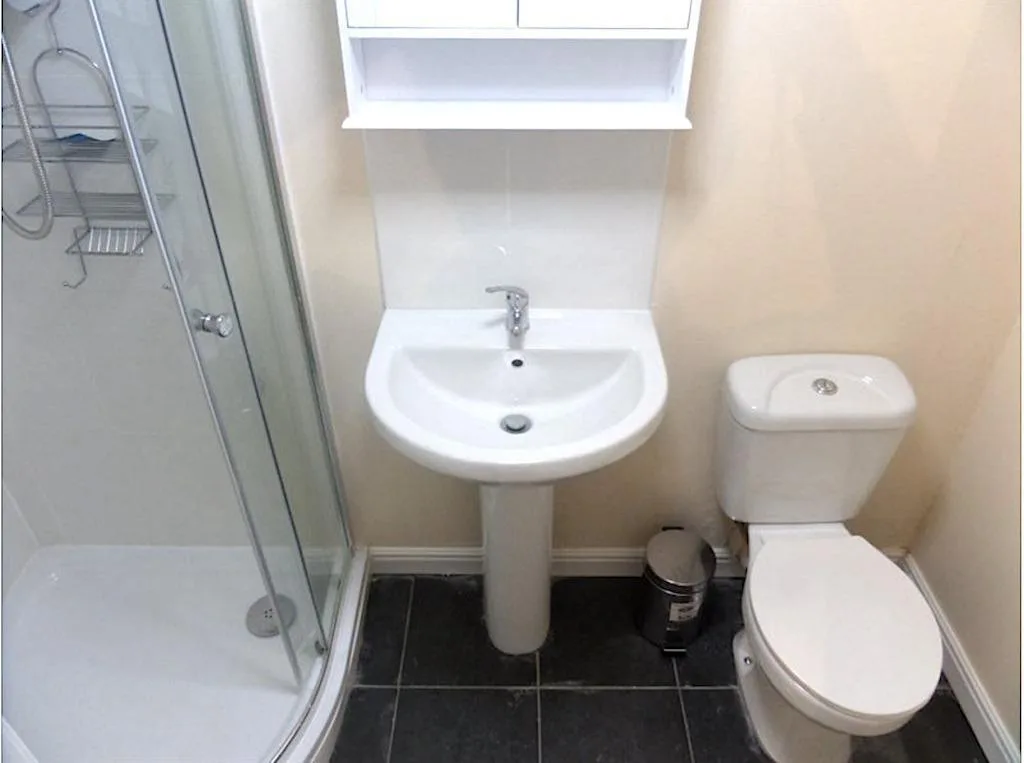 5 bedroom detached house for rent