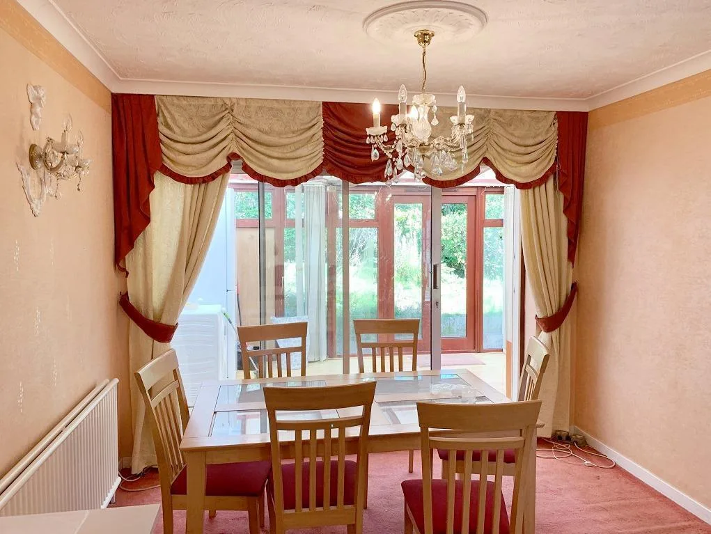 5 bedroom detached house for rent
