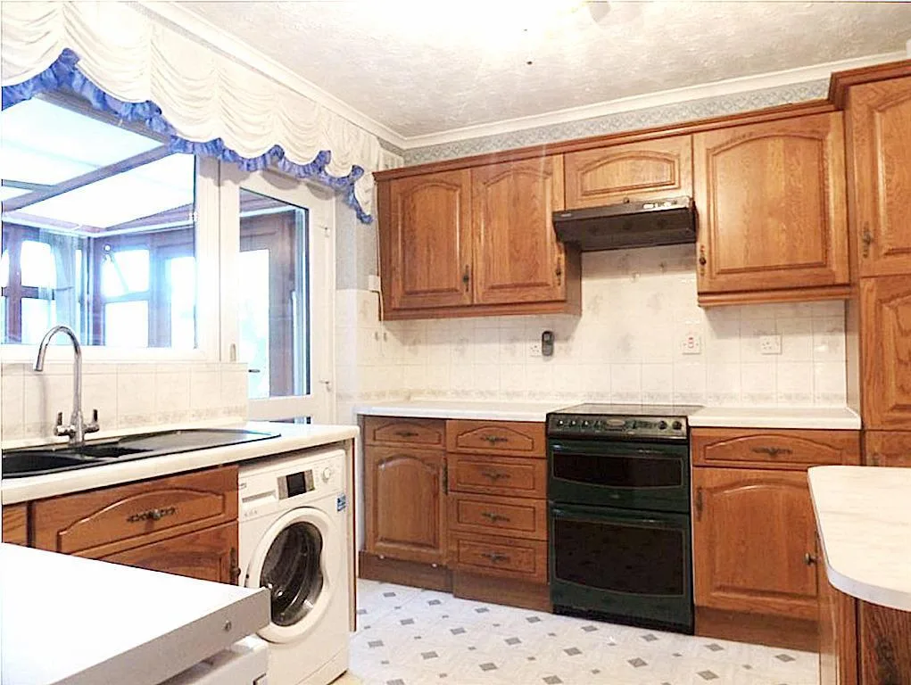 5 bedroom detached house for rent