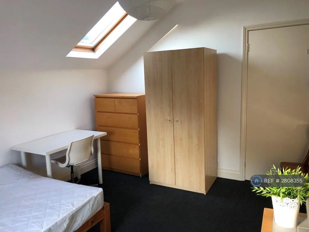 1 bedroom house share for rent