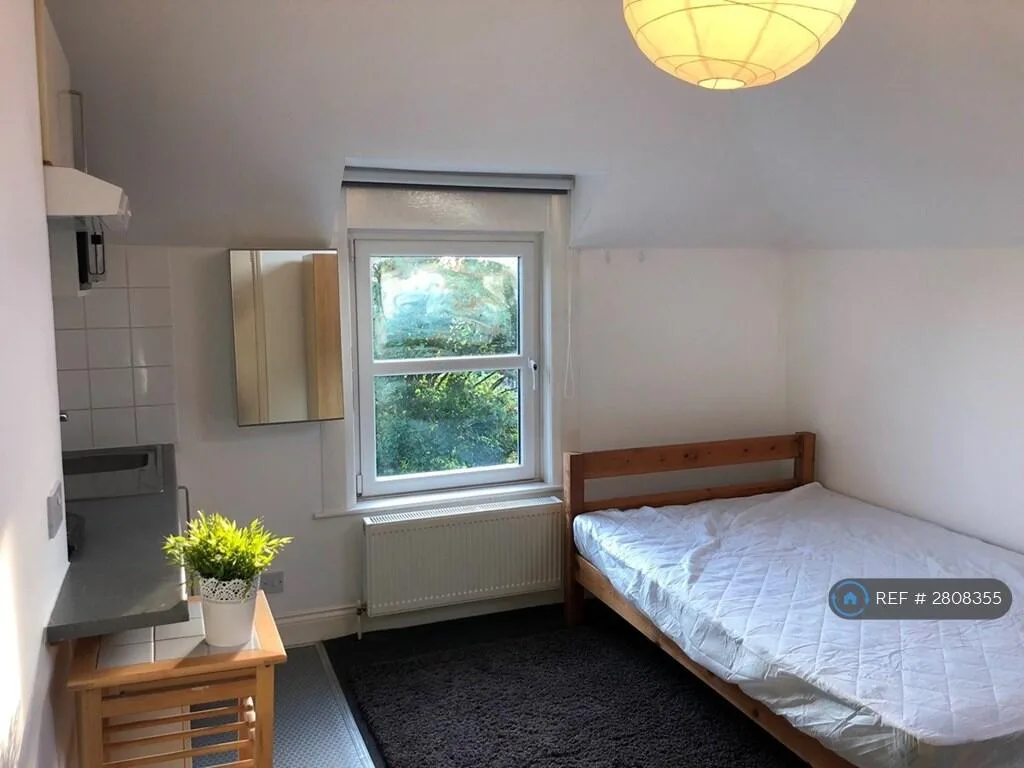1 bedroom house share for rent