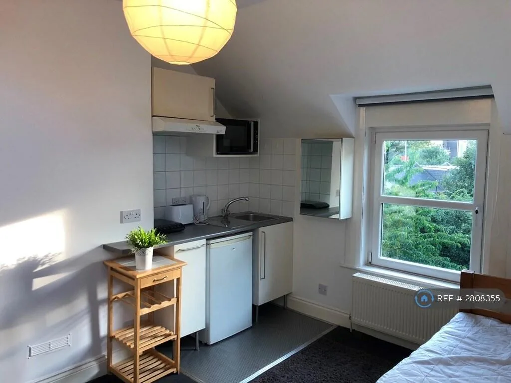 1 bedroom house share for rent