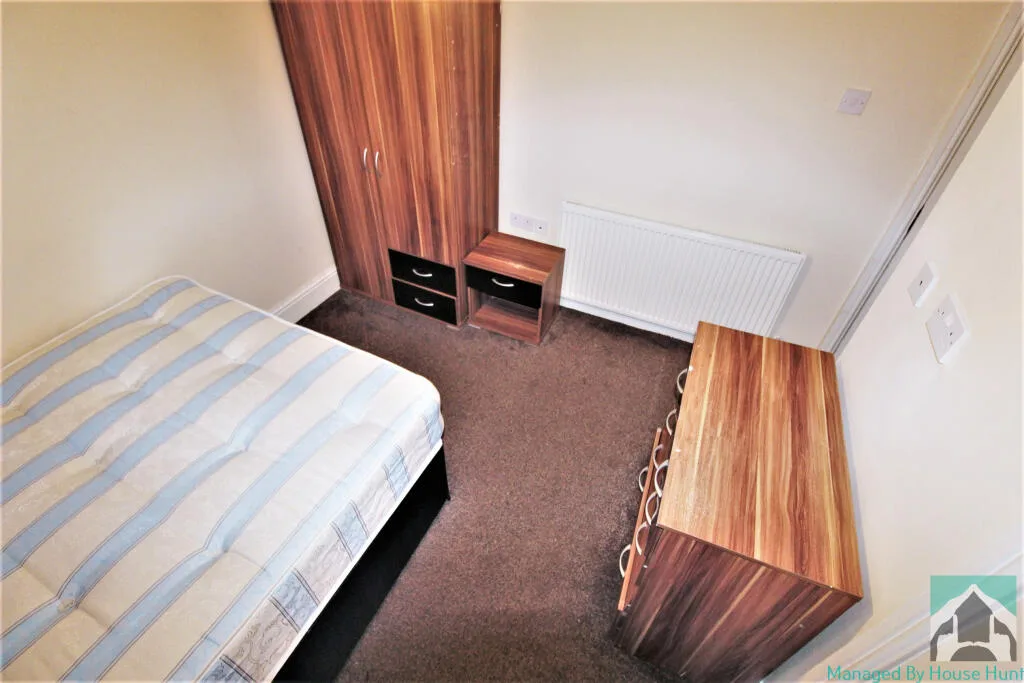 6 bedroom house for rent