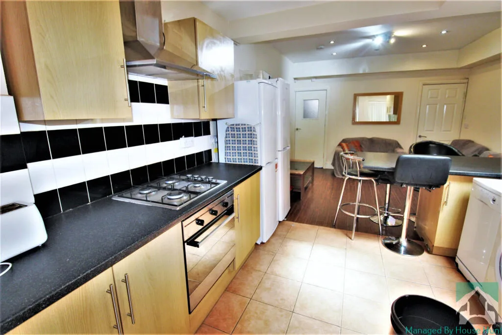 6 bedroom house for rent