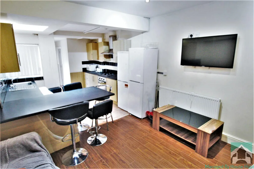 6 bedroom house for rent