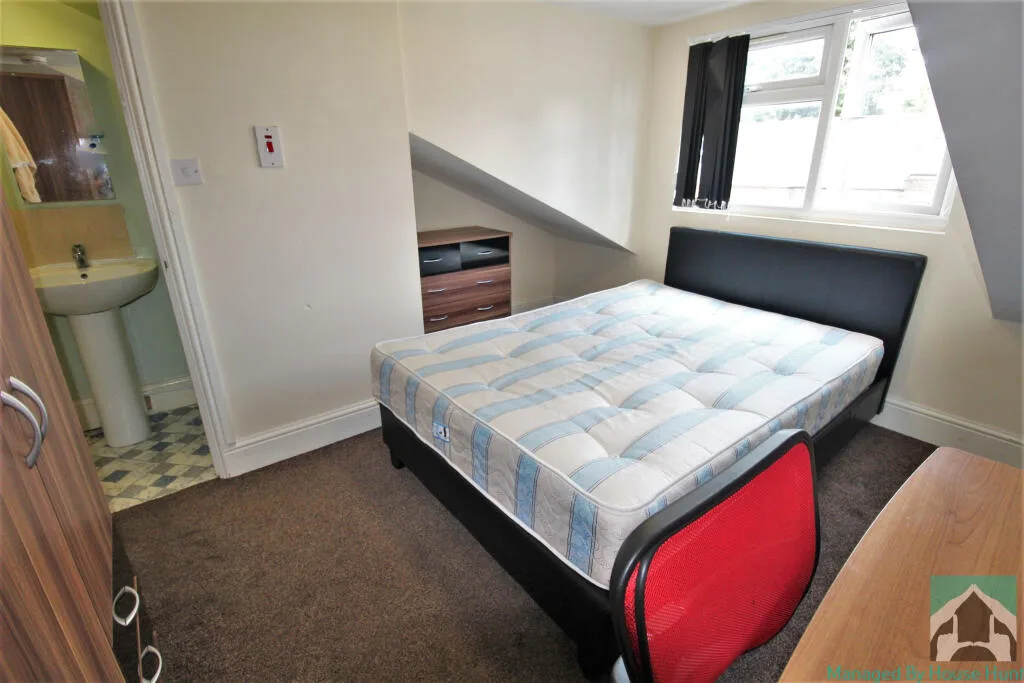 6 bedroom house for rent
