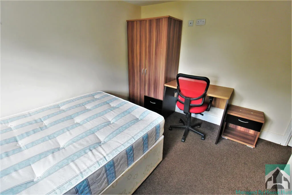 6 bedroom house for rent