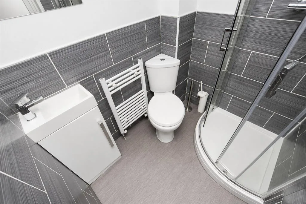6 bedroom house for rent