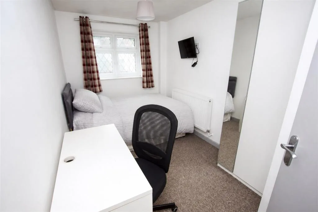 6 bedroom house for rent