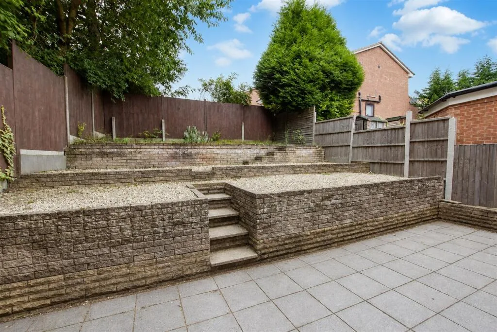 6 bedroom house for rent