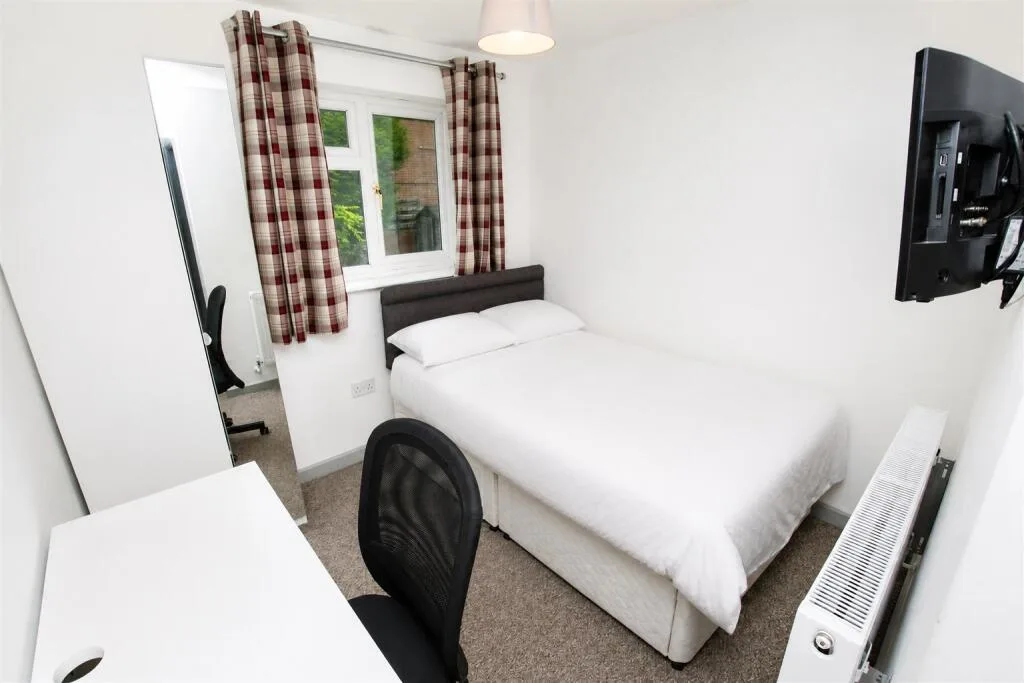 6 bedroom house for rent