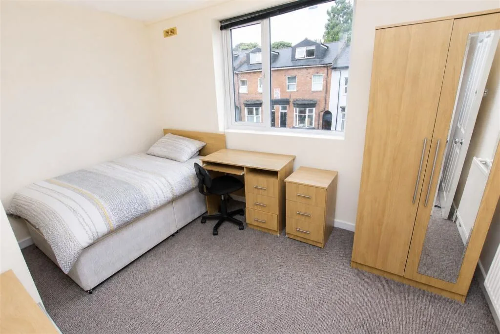 6 bedroom house for rent