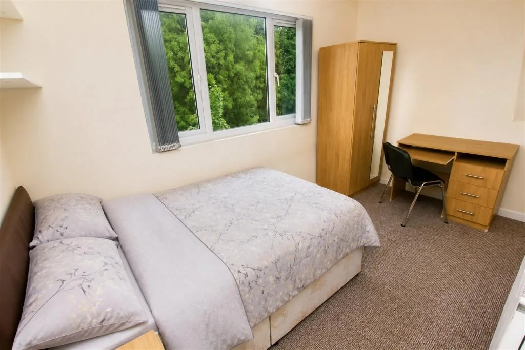 6 bedroom house for rent