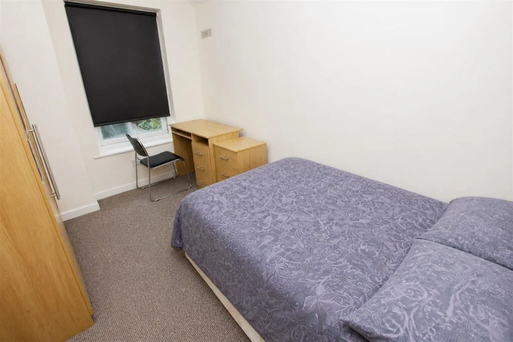 6 bedroom house for rent