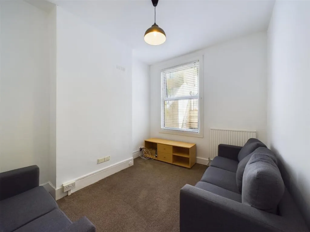 3 bedroom maisonette for rent