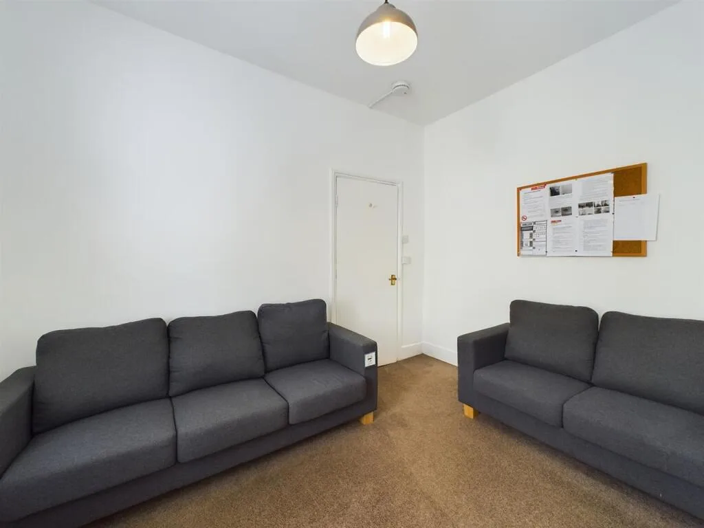 3 bedroom maisonette for rent