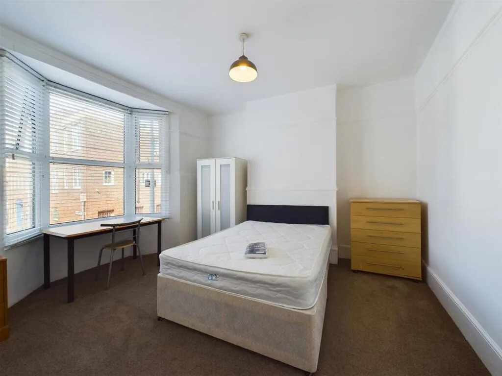 3 bedroom maisonette for rent