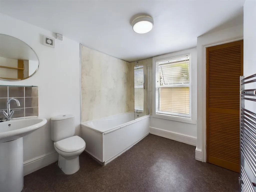 3 bedroom maisonette for rent