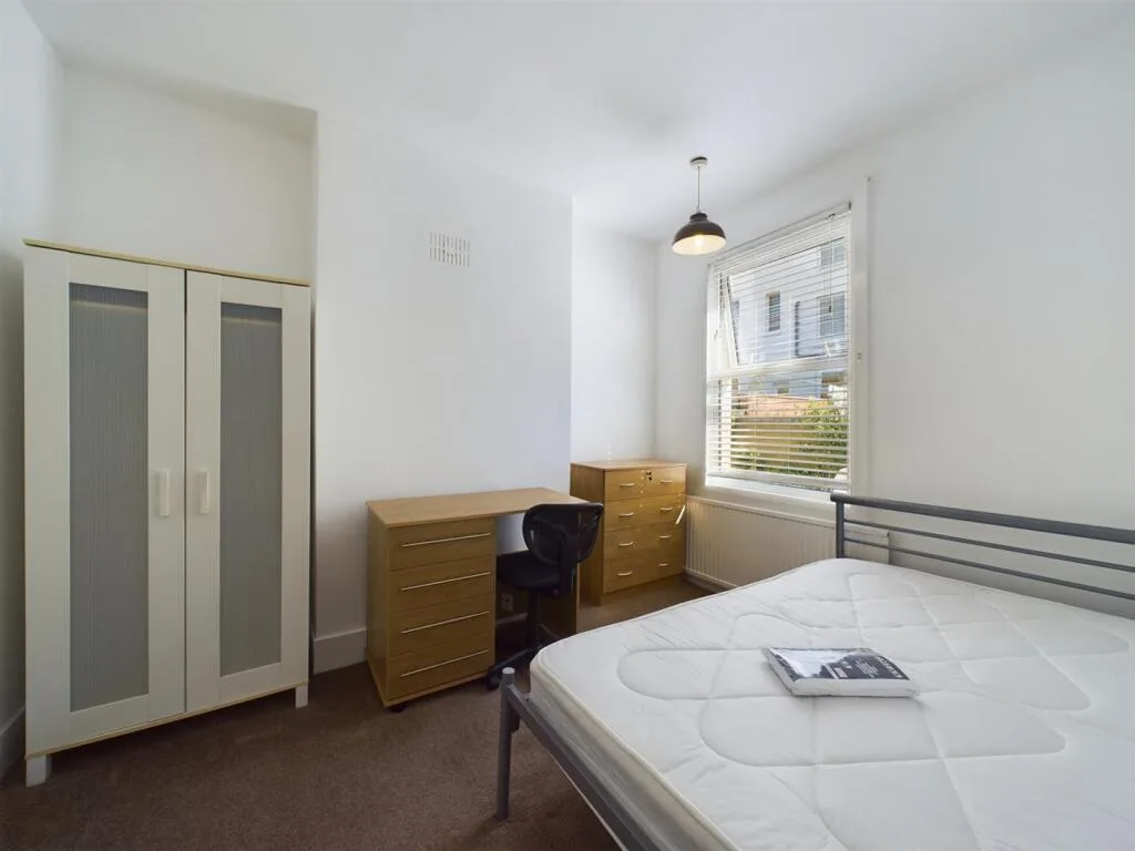 3 bedroom maisonette for rent