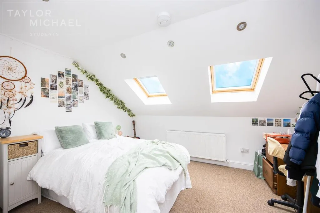 5 bedroom terraced house for rent