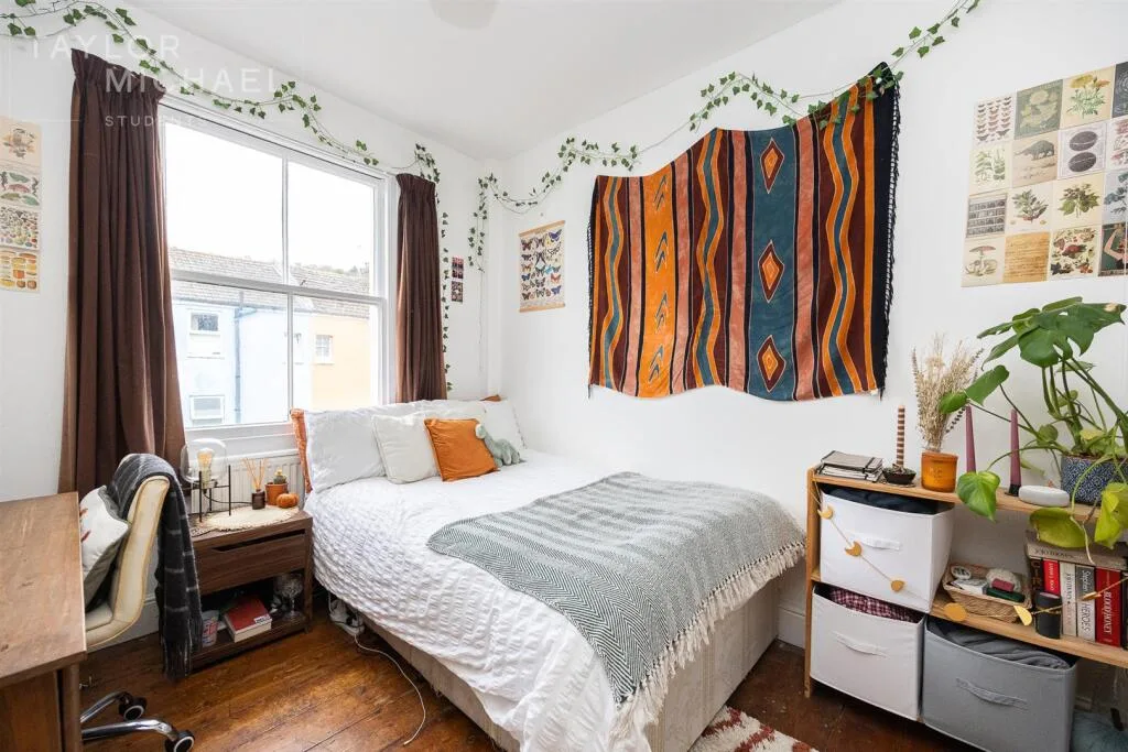 5 bedroom terraced house for rent