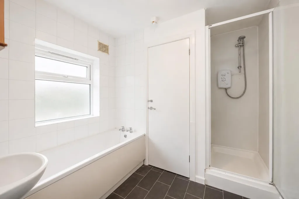 5 bedroom terraced house for rent