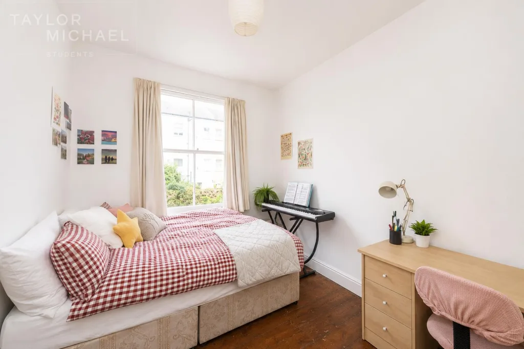 5 bedroom terraced house for rent