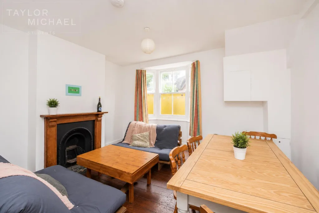 5 bedroom terraced house for rent