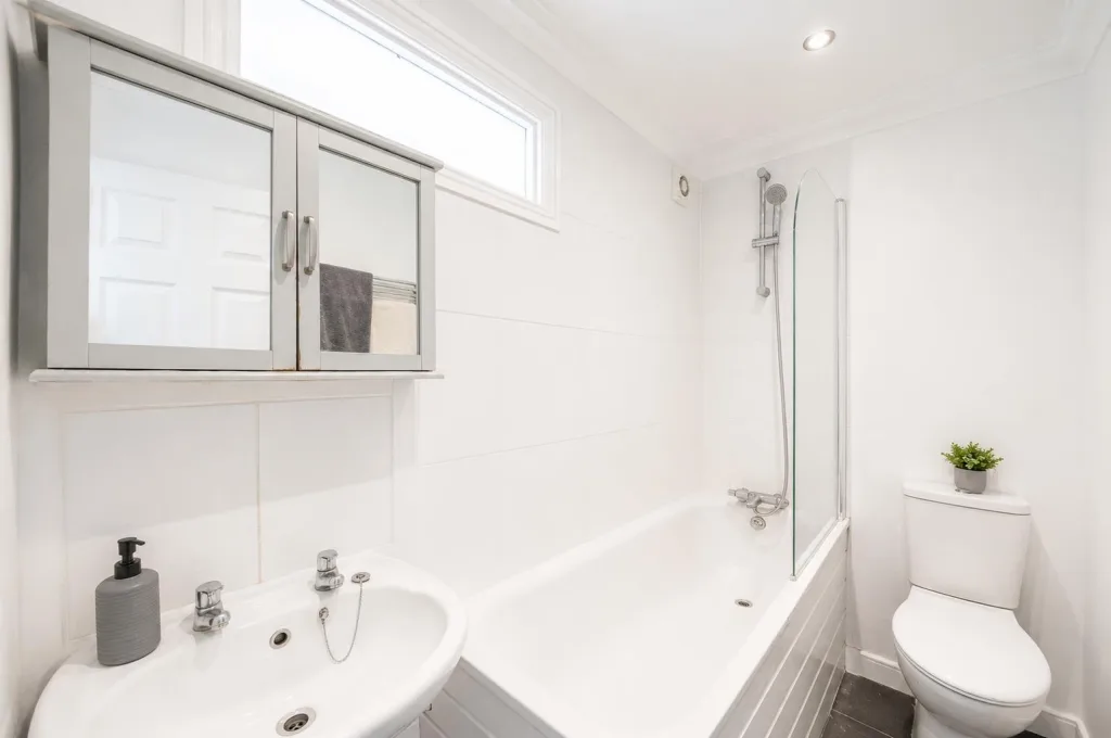 5 bedroom semi-detached house for rent