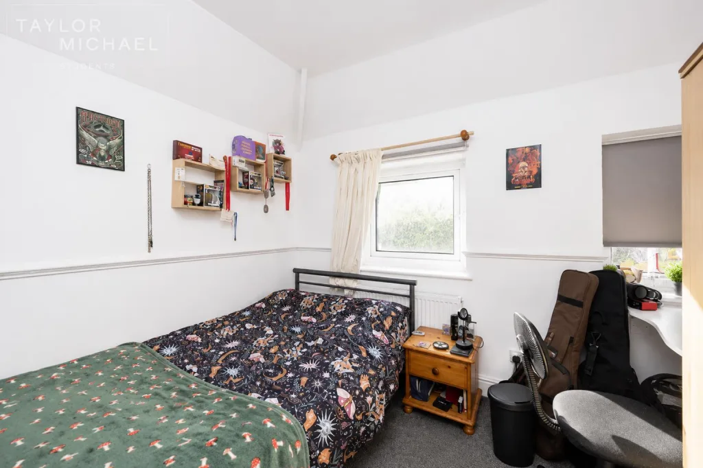 5 bedroom semi-detached house for rent