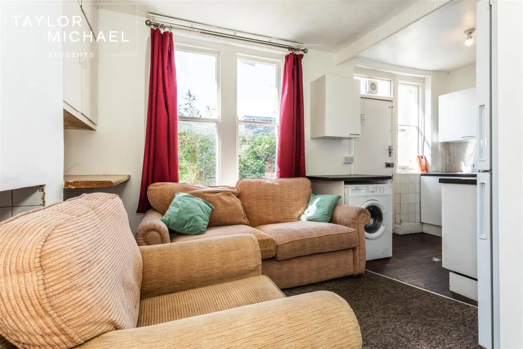 5 bedroom terraced house for rent