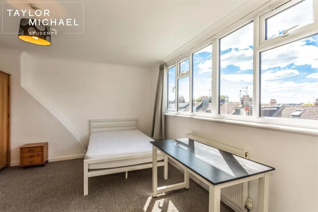 5 bedroom terraced house for rent