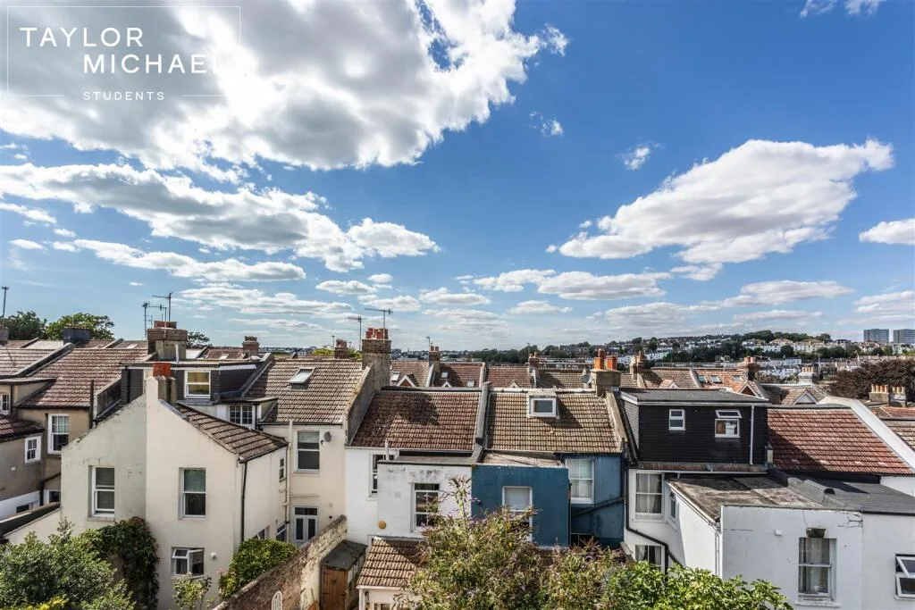 5 bedroom terraced house for rent