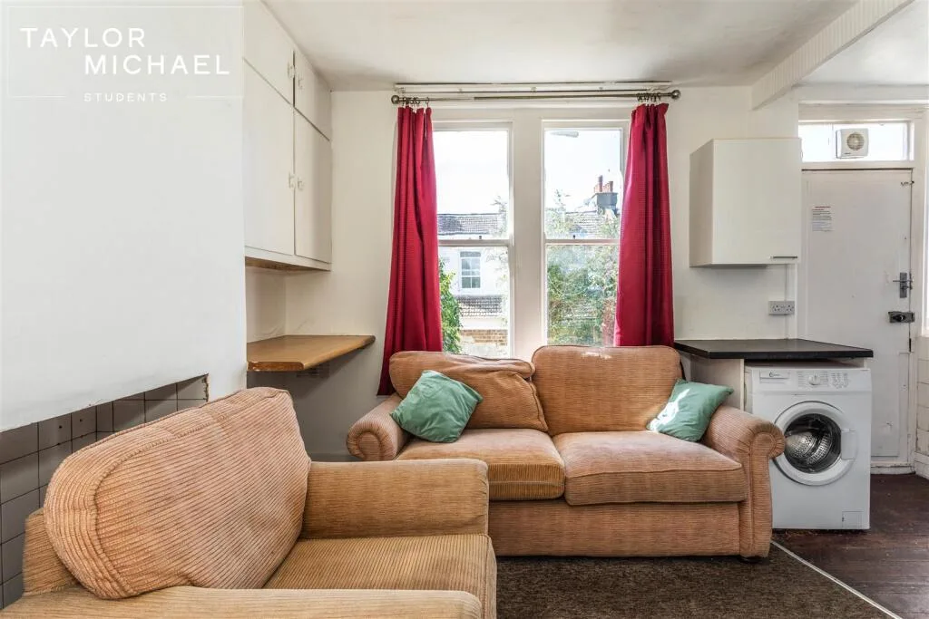 5 bedroom terraced house for rent