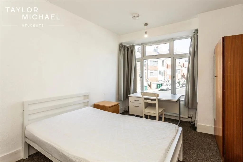 5 bedroom terraced house for rent