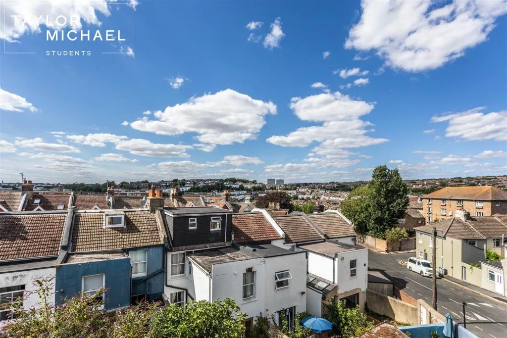 5 bedroom terraced house for rent