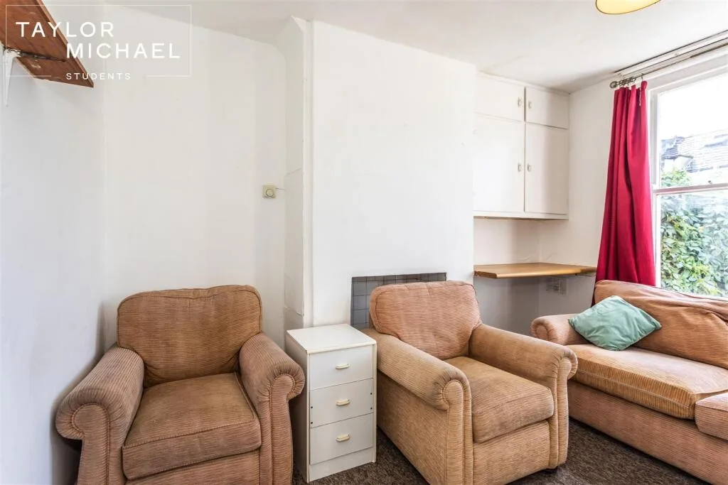 5 bedroom terraced house for rent