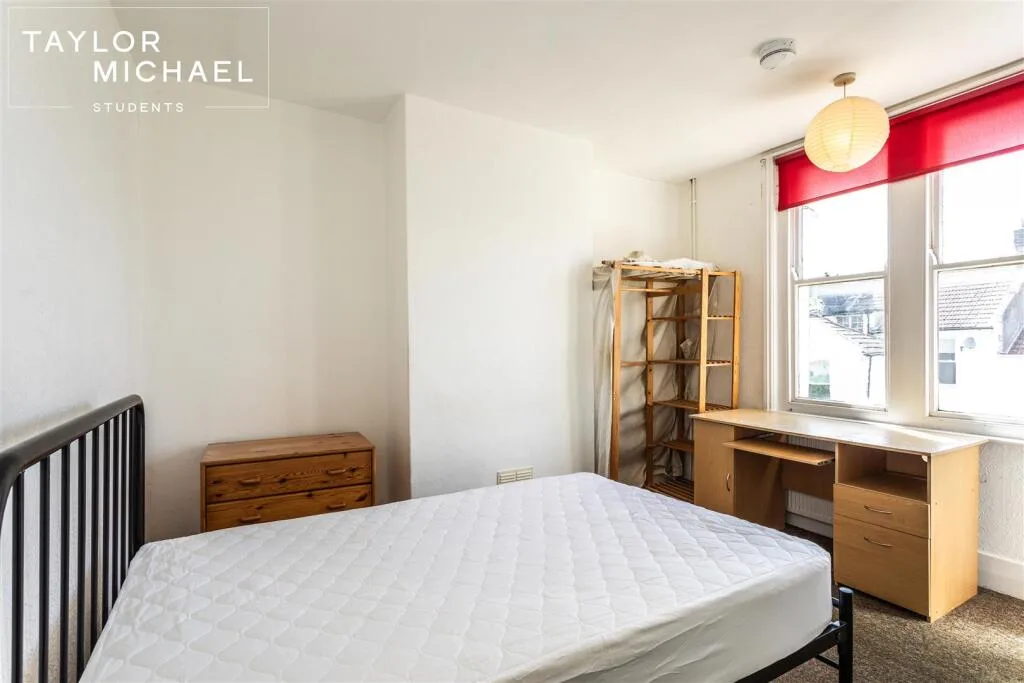5 bedroom terraced house for rent