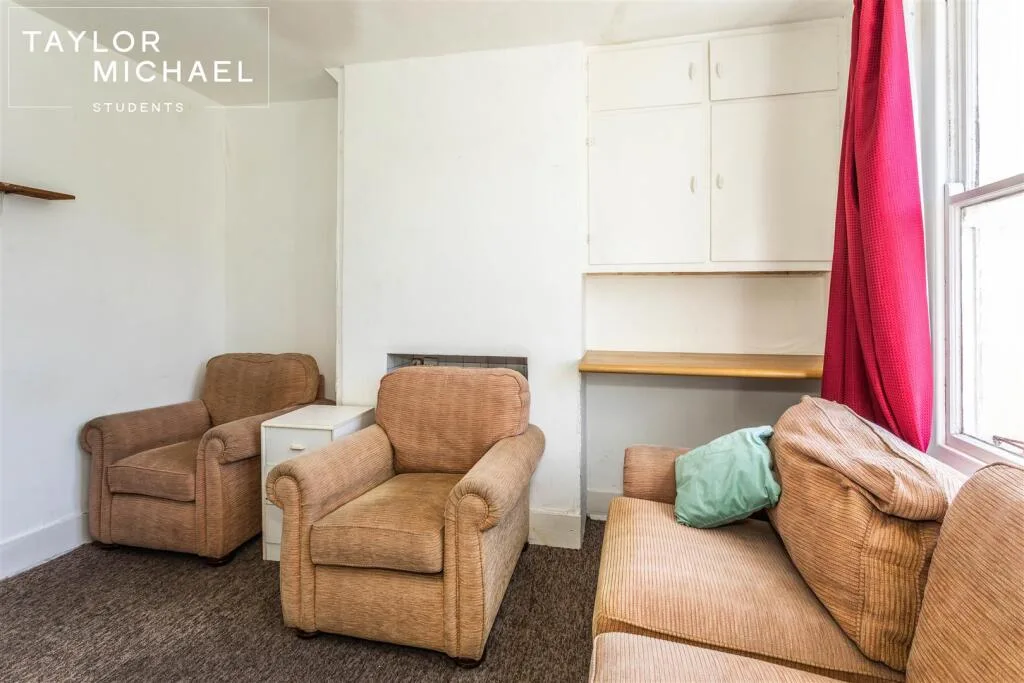 5 bedroom terraced house for rent