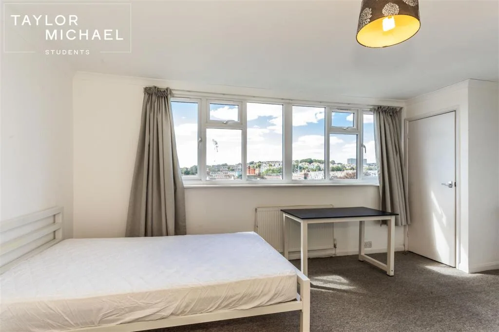 5 bedroom terraced house for rent