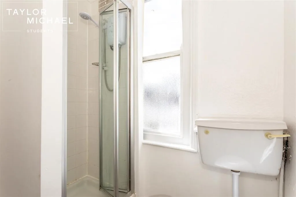 5 bedroom terraced house for rent