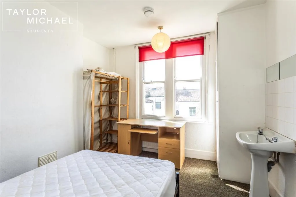 5 bedroom terraced house for rent