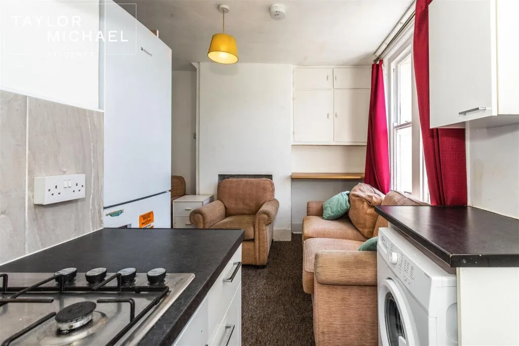 5 bedroom terraced house for rent