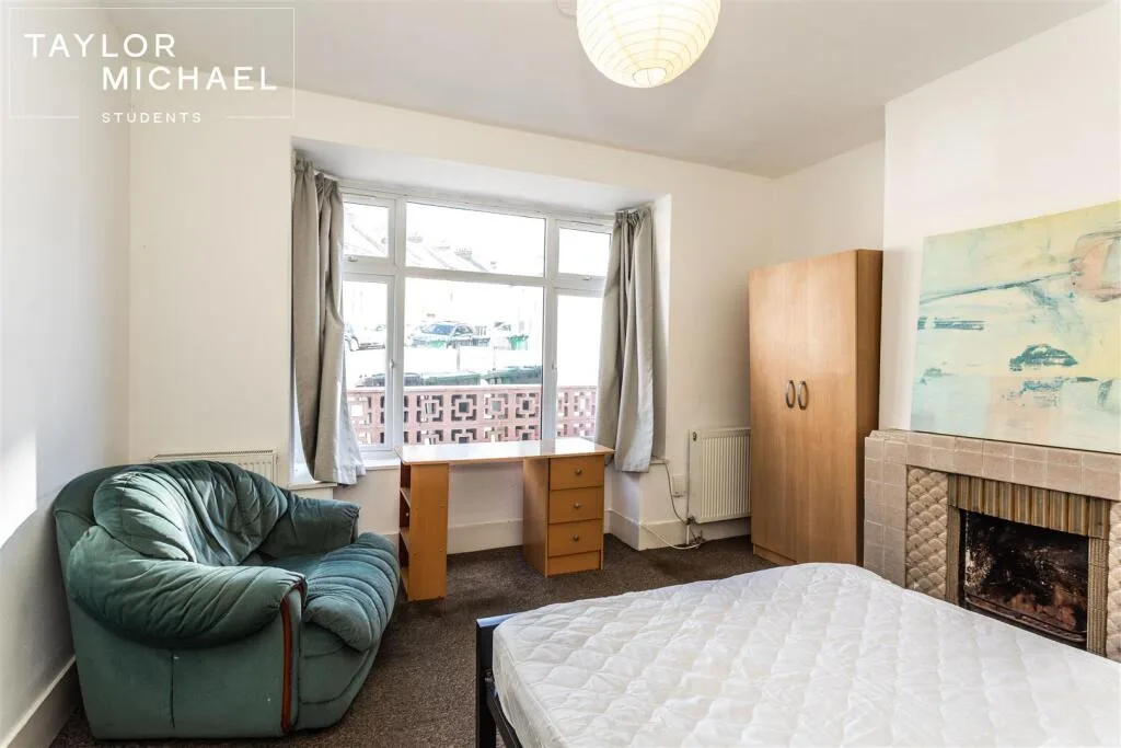 5 bedroom terraced house for rent