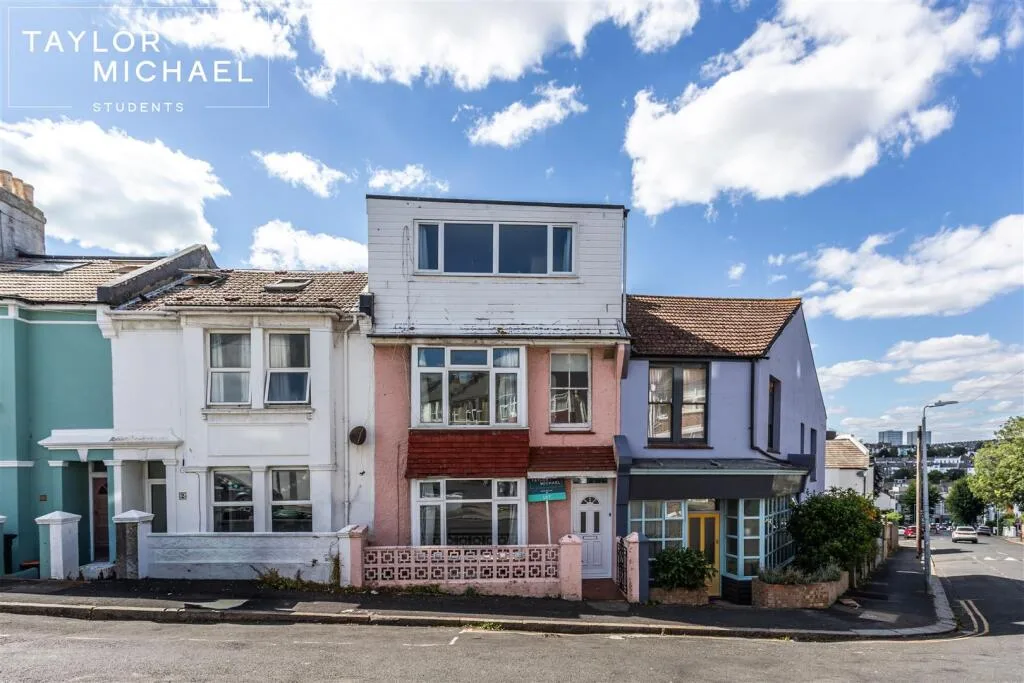5 bedroom terraced house for rent