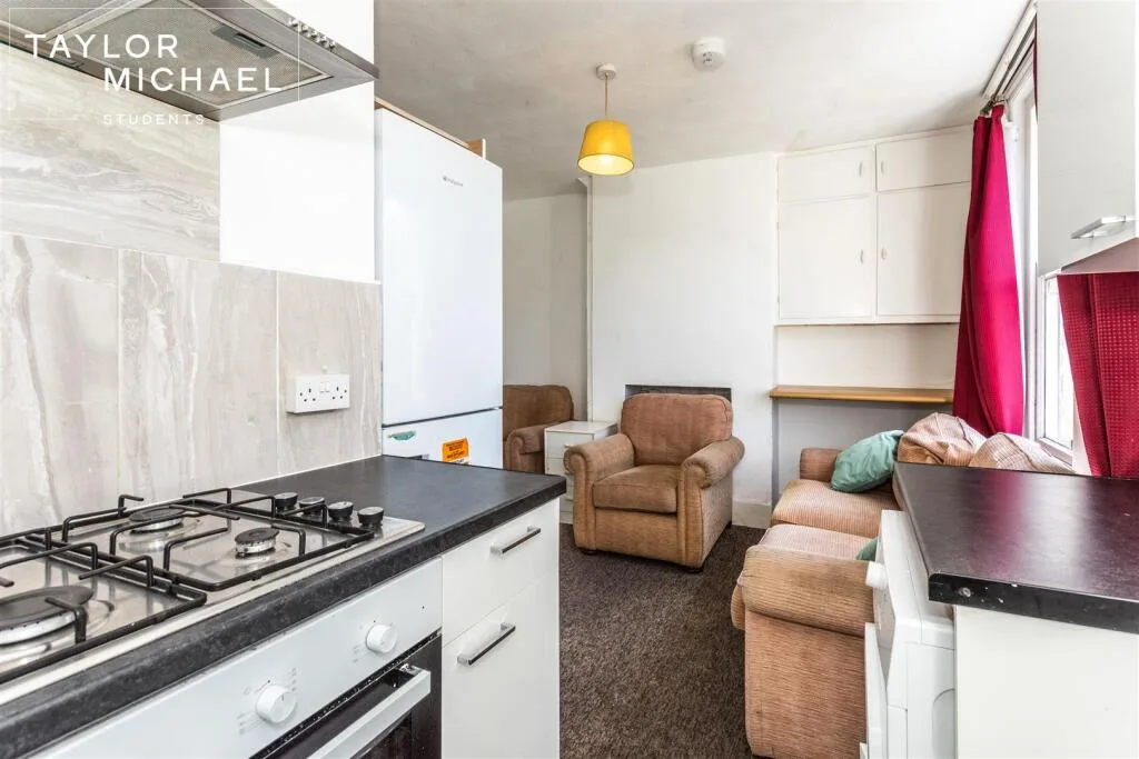 5 bedroom terraced house for rent