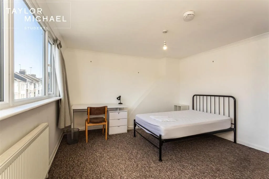 5 bedroom terraced house for rent
