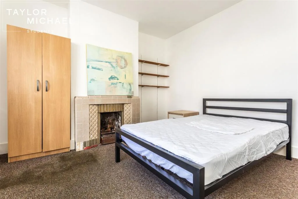 5 bedroom terraced house for rent