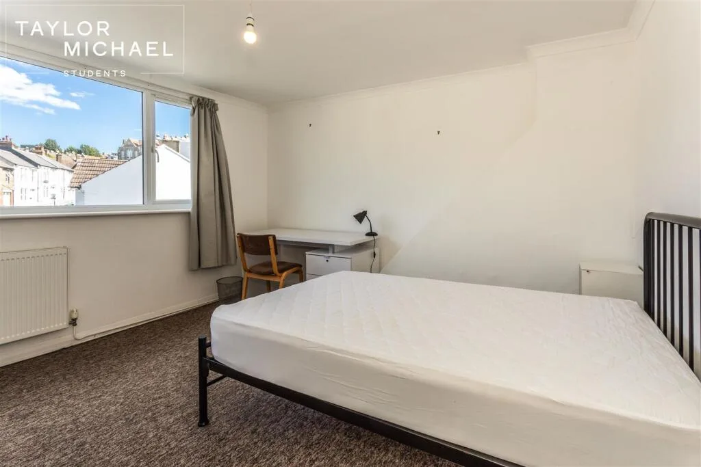 5 bedroom terraced house for rent