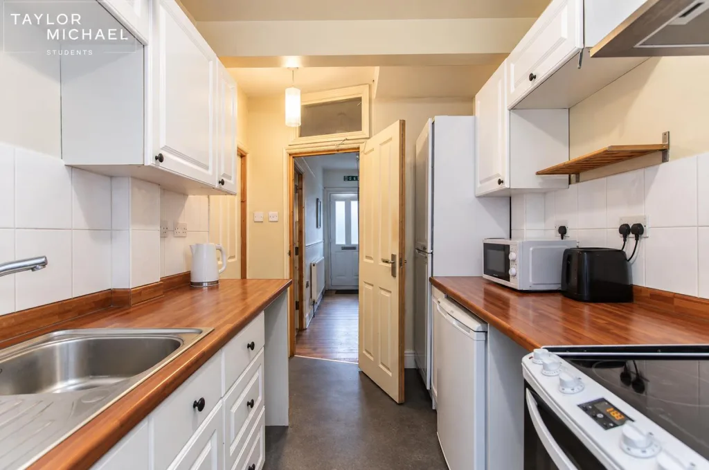 6 bedroom terraced house for rent
